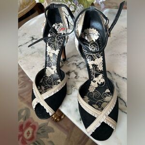 WHZBM Elegant Black and Cream Women's Heels size 6.5